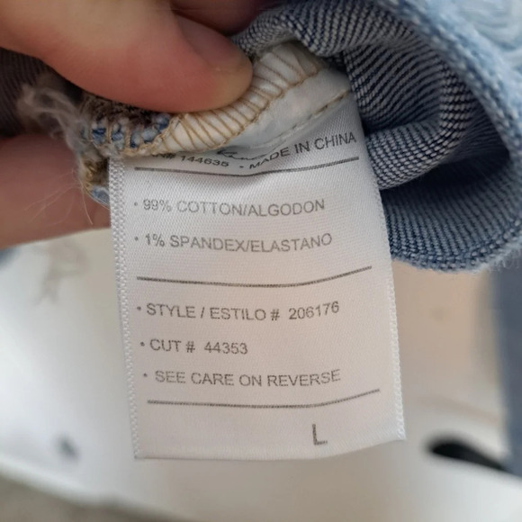 KanCan Women's Light Wash Raw Hem Crop Festival Denim Jacket Size Large - Picture 5 of 6